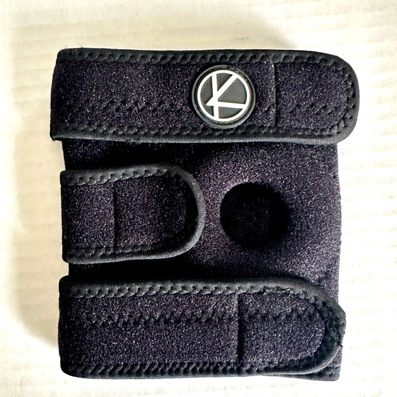 NWOT - KARM Kids Knee Brace for Knee Support during sports - Picture 1 of 5
